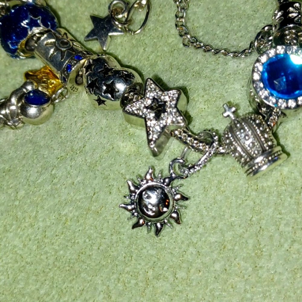 Blue Spaceman Bracelet - Picture 3 of 7
